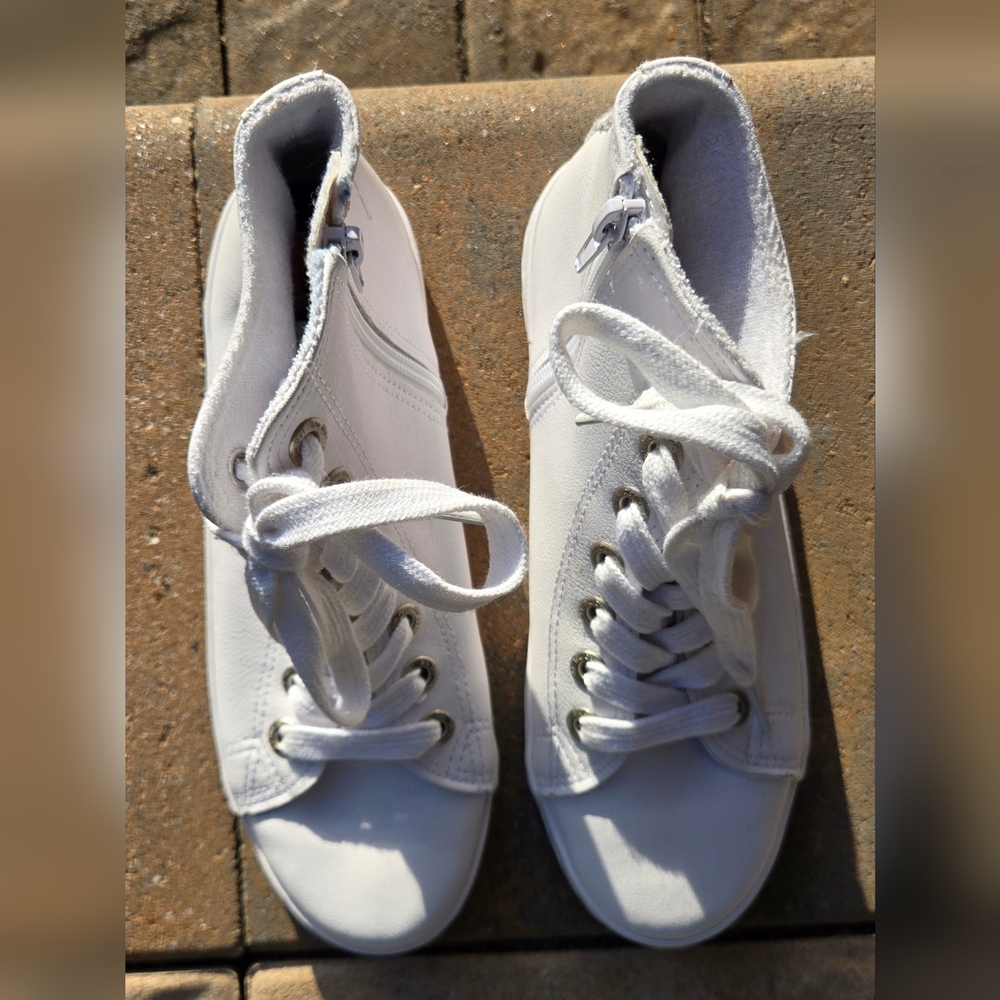 BLUE DOR - White High-Top Sneakers